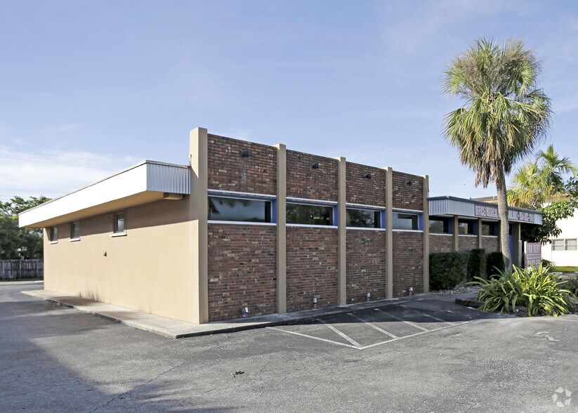 Primary Photo Of 5100 Hollywood Blvd, Hollywood Medical For Lease