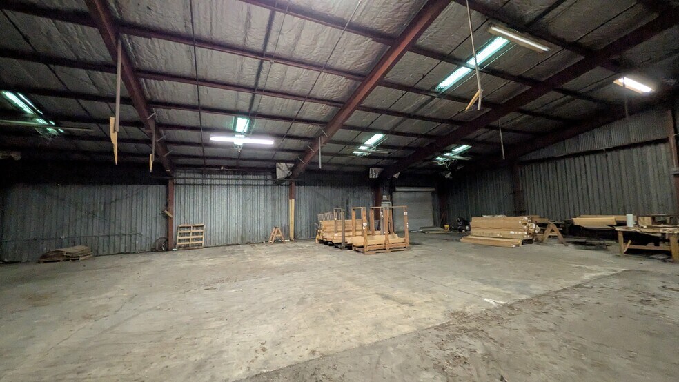 More Photos Of 222 Pecan St, Evergreen Warehouse For Sale