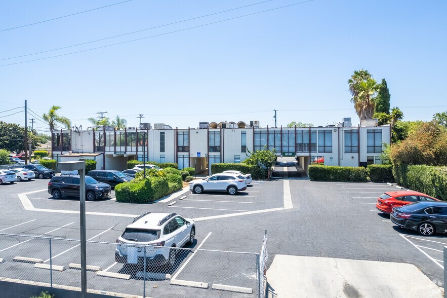 More Photos Of 3840 Woodruff Ave, Long Beach Medical For Lease