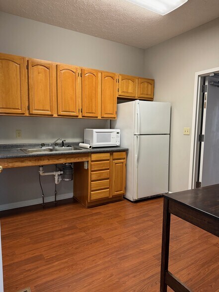 More Photos Of 1915 Everett St, Lafayette Office For Sale