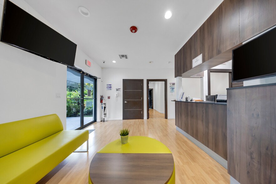 More Photos Of 99 W 49th St, Hialeah Medical For Lease