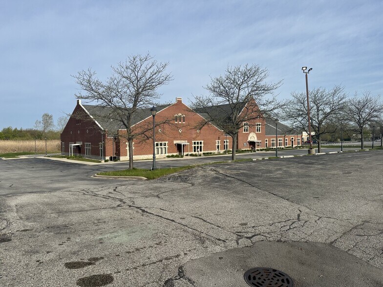 More Photos Of 8528 Broadway, Merrillville Office For Sale