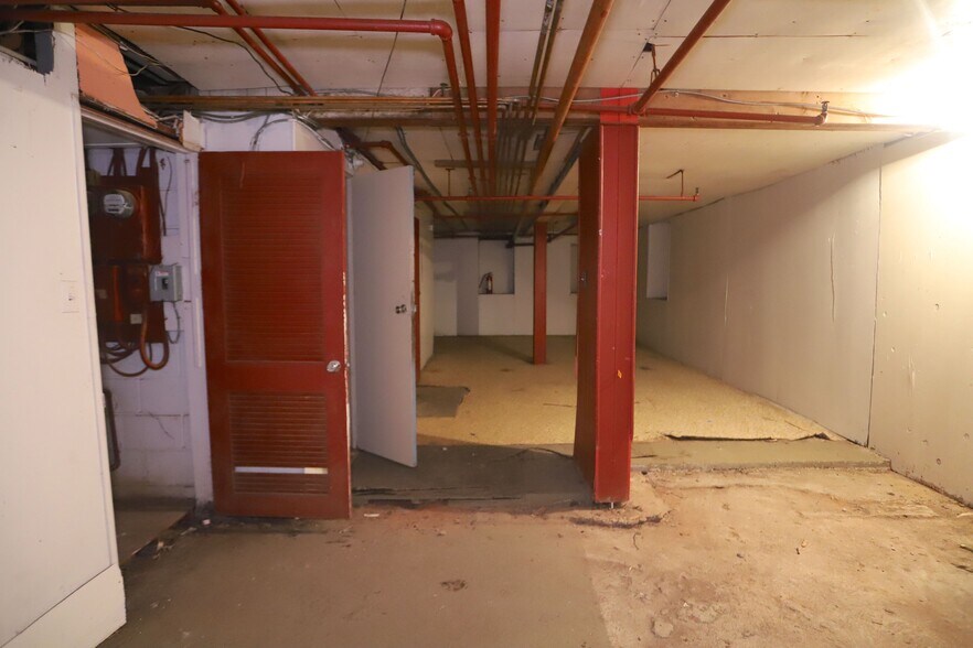 More Photos Of 136-138 34th St, Union City Warehouse For Lease