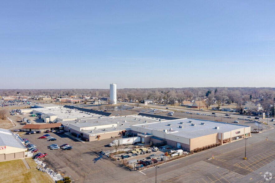 More Photos Of 150 S Kennedy Dr, Carpentersville Unknown For Lease