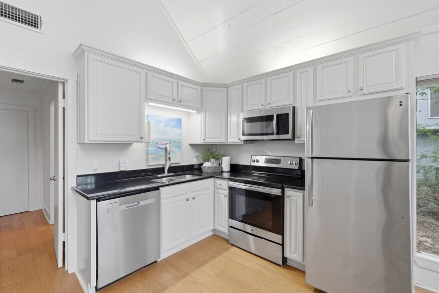 More Photos Of 104 Barker Creek Dr, Scroggins Specialty For Sale