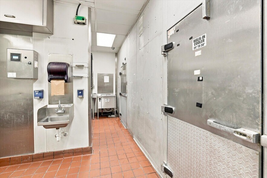 More Photos Of 2161 S Byron Butler Pky, Perry Fast Food For Lease