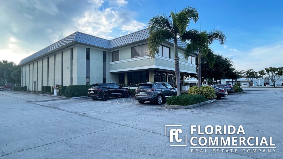 More Photos Of 3727 SE Ocean Blvd, Stuart Loft Creative Space For Lease