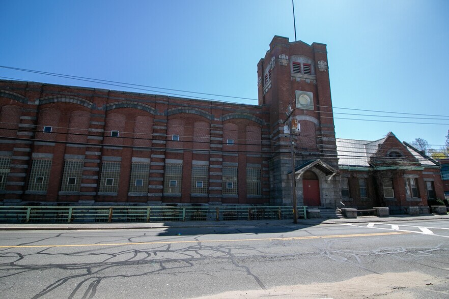 More Photos Of 288 Main St, Monson Warehouse For Lease