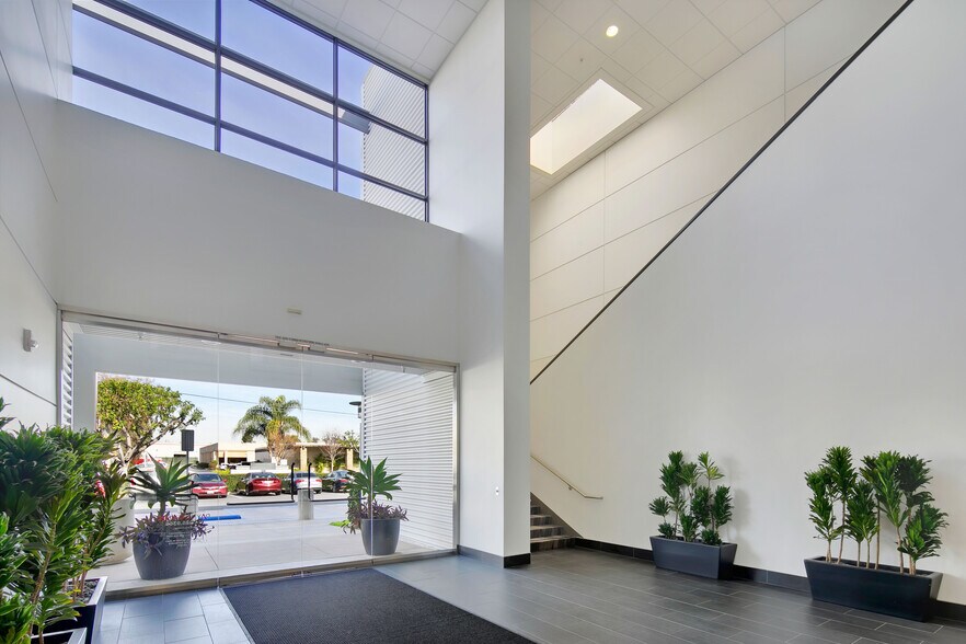 More Photos Of 2501 S Pullman St, Santa Ana Unknown For Lease