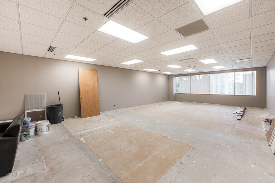 More Photos Of 290 Springfield Dr, Bloomingdale Medical For Lease