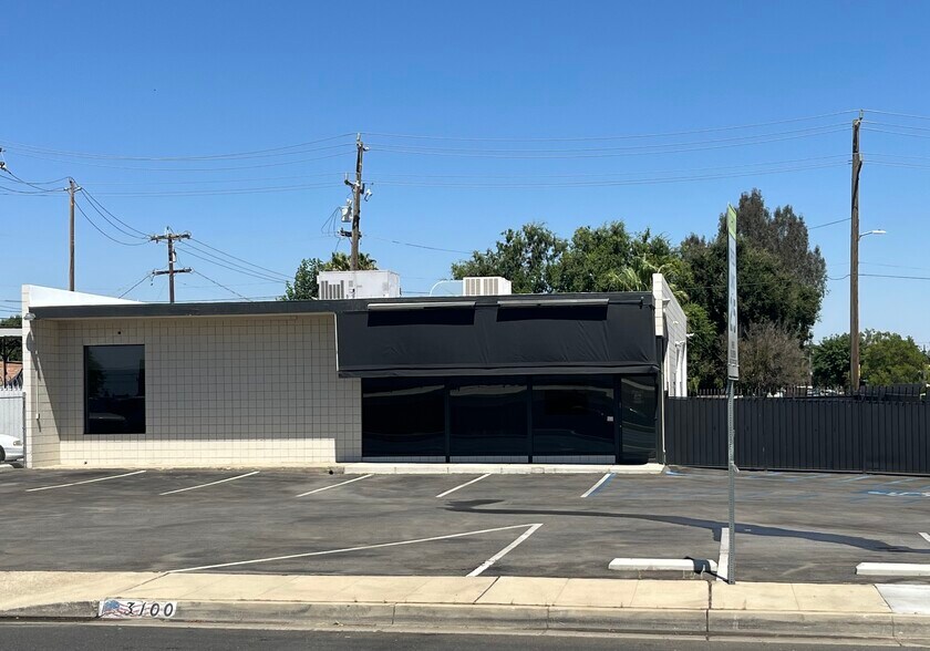 Primary Photo Of 3100 Union Ave, Bakersfield Freestanding For Lease