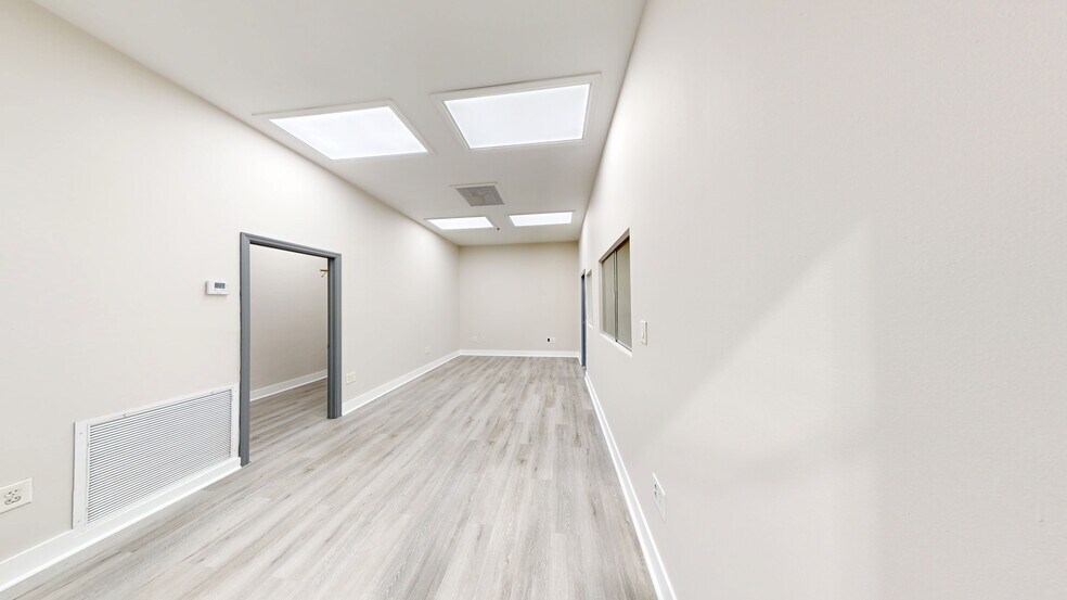 More Photos Of 8007-8115 NW 74th Ave, Miami Warehouse For Lease
