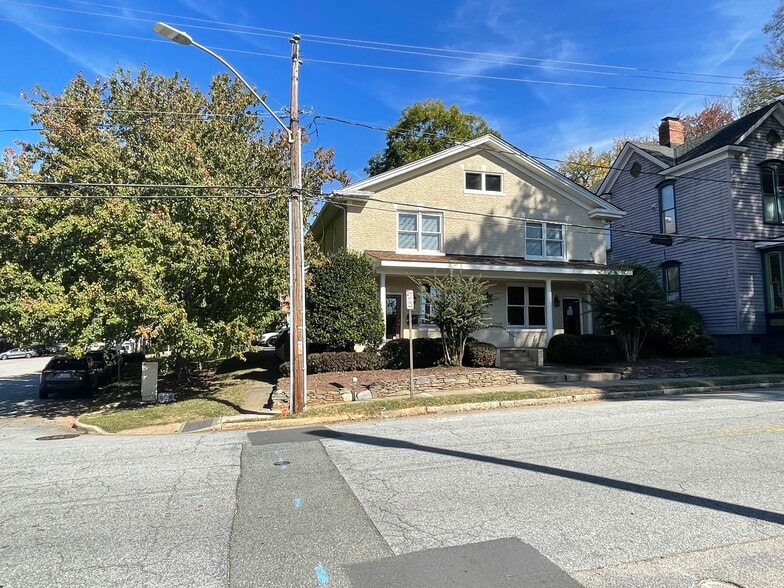 More Photos Of 720 W Hargett St, Raleigh Office For Lease