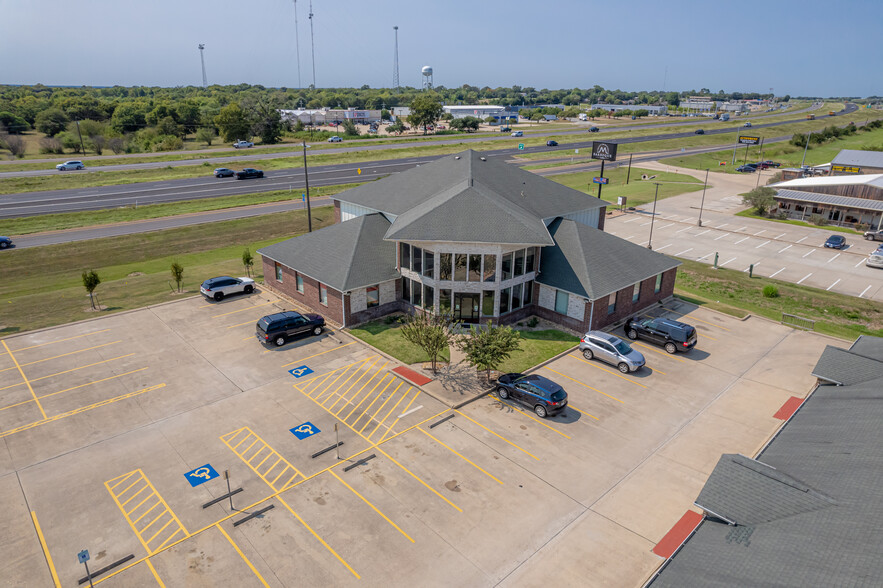 Primary Photo Of 1905 Dove Crossing Ln, Navasota Office For Lease