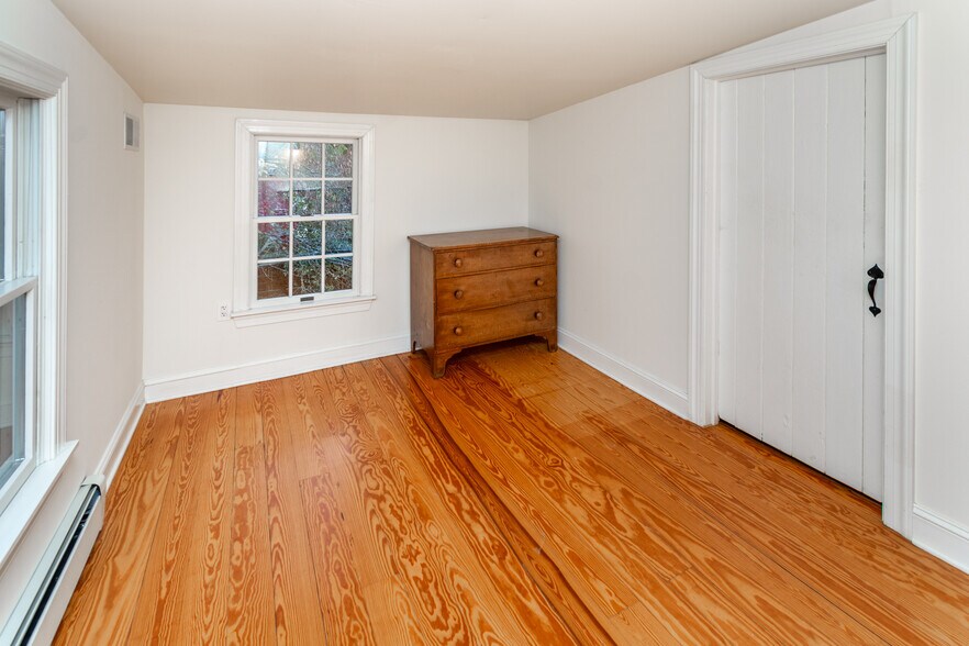 More Photos Of 24 N Main St, Lambertville Office For Sale