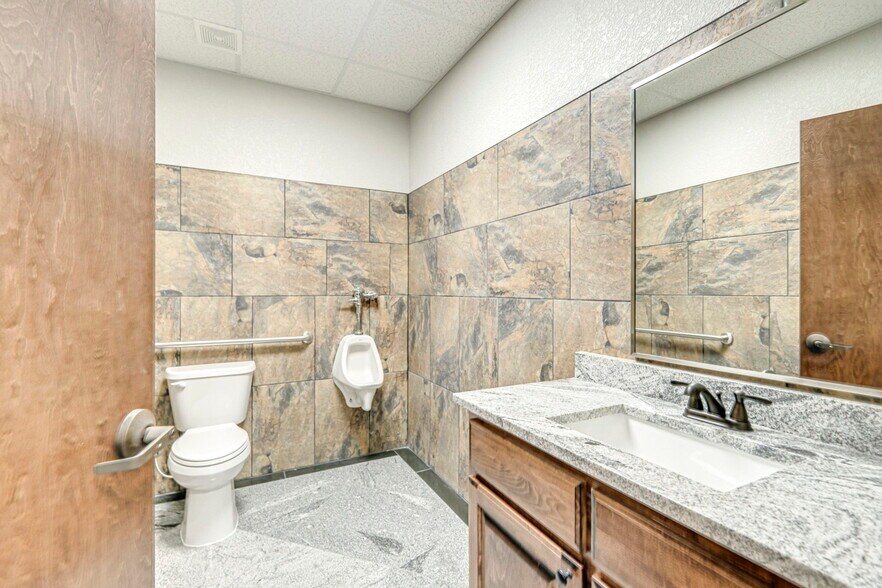 More Photos Of 16791 W Basin St, Odessa Warehouse For Sale