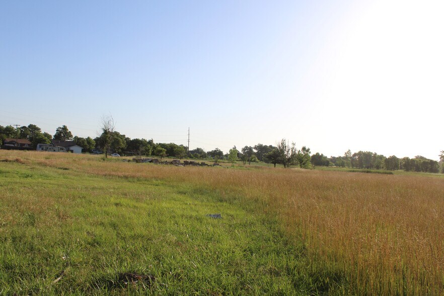 More Photos Of 2224 8th St, Woodward General Retail For Sale