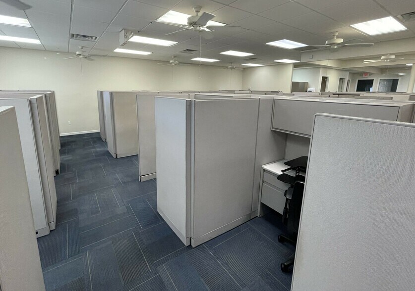 More Photos Of 1701 NW 80th Blvd, Gainesville Office For Sale