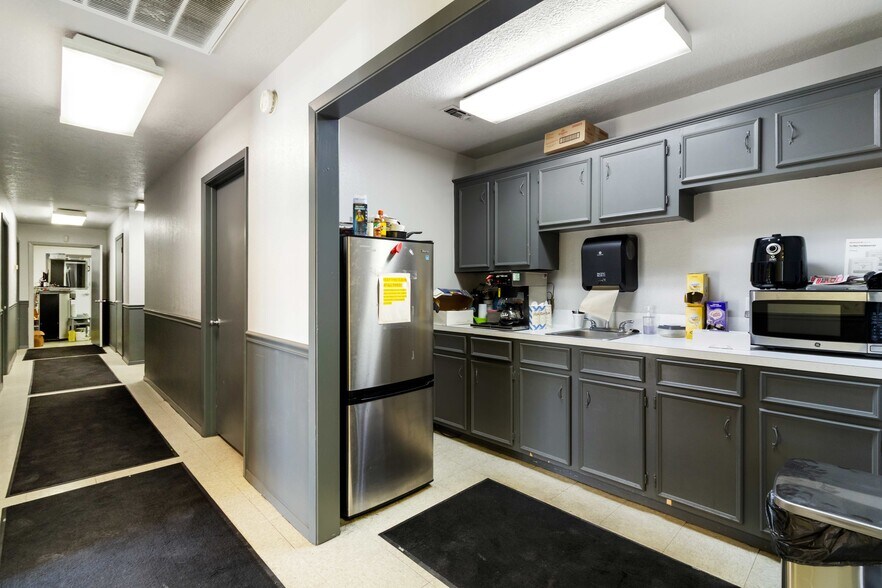 More Photos Of 1707 Graham Rd, College Station Warehouse For Lease