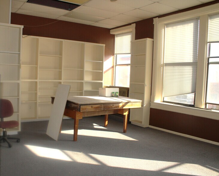 More Photos Of 927 Main St, Evanston General Retail For Lease