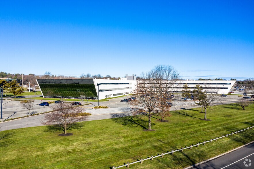 More Photos Of 2 Jericho Plz, Jericho Office For Lease