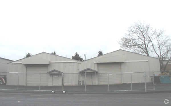More Photos Of 5007 NE 105th Ave, Portland Auto Repair For Sale