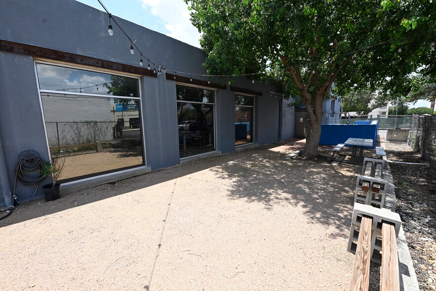 More Photos Of 1700-1710 N Main Ave, San Antonio Storefront Retail Office For Lease
