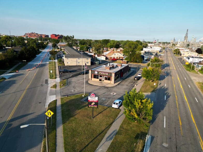 More Photos Of 2630 Oakwood Blvd, Melvindale Fast Food For Lease