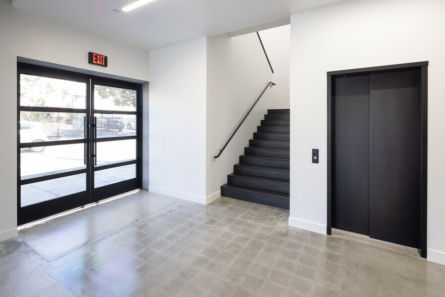 More Photos Of 1622 N Highland Ave, Los Angeles Loft Creative Space For Lease