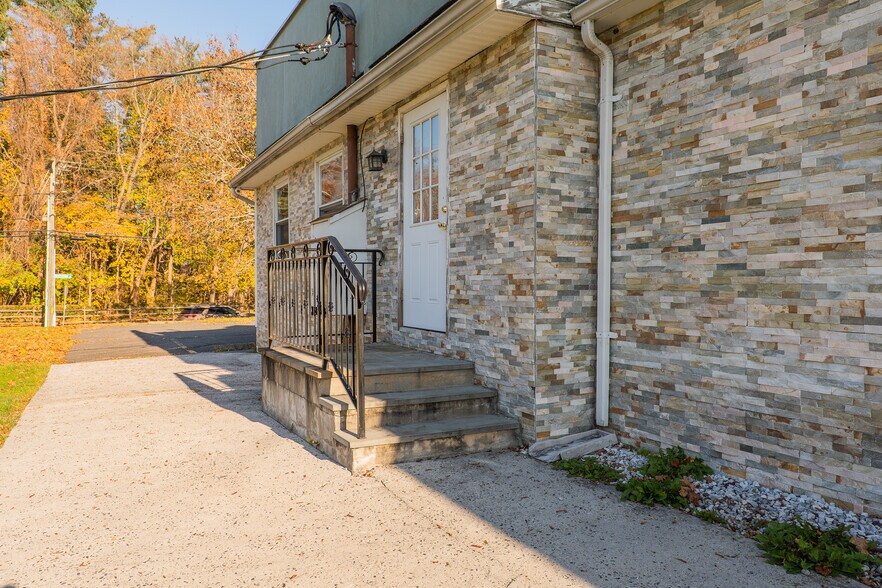 More Photos Of 29 E Pembroke Rd, Danbury Restaurant For Sale