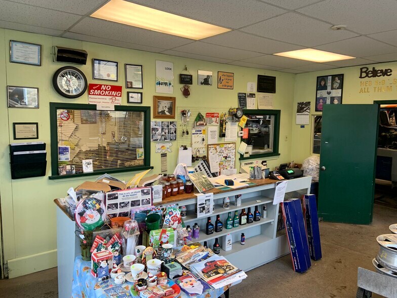 More Photos Of 40 King St E, Kawartha Lakes Auto Repair For Sale