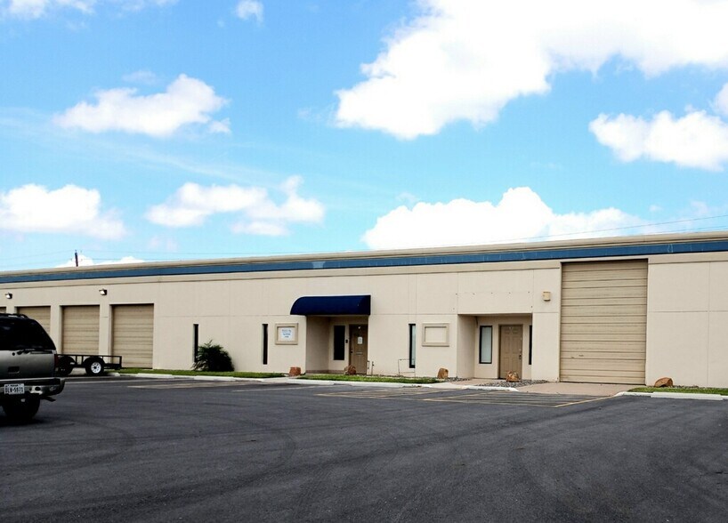 More Photos Of 1920 N Loop 499, Harlingen Showroom For Lease