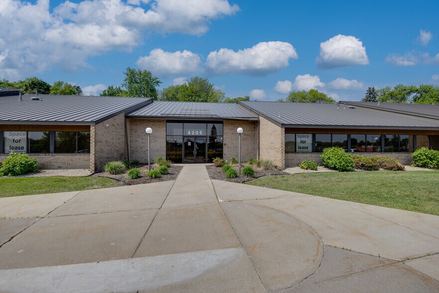 More Photos Of 4205 Lancaster Ln N, Plymouth Office For Lease