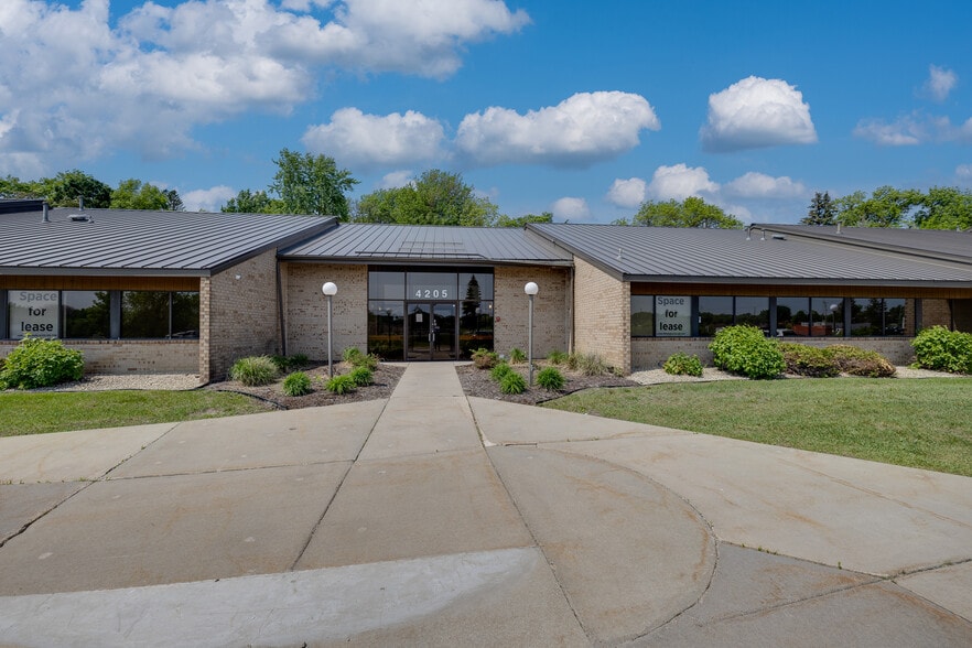 More Photos Of 4205 Lancaster Ln N, Plymouth Office For Lease