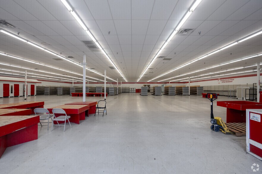 More Photos Of 4802-4930 Fairmont Pky, Pasadena Unknown For Sale