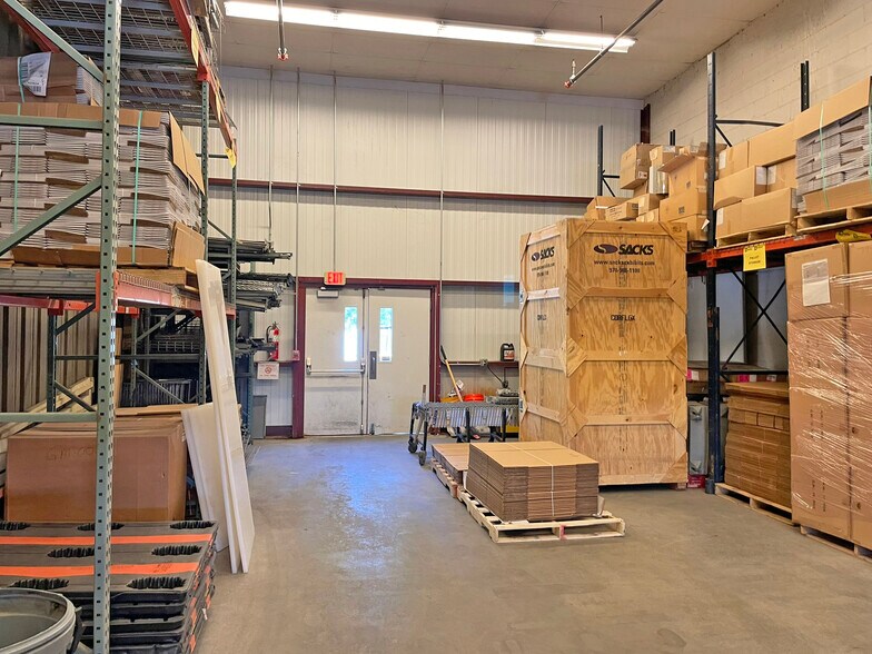 More Photos Of 669 E Industrial Park Dr, Manchester Light Manufacturing For Sale