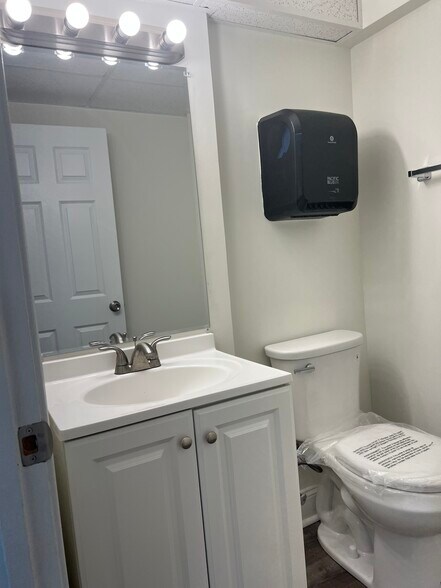 More Photos Of 15701-15757 Crabbs Branch Way, Rockville Light Distribution For Sale