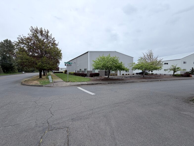 More Photos Of 2545 Aerial Way SE, Salem Warehouse For Sale