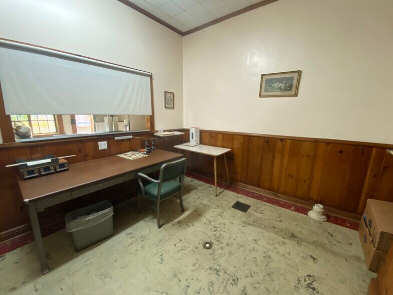 More Photos Of 128 Elm St, Yonkers Storefront For Lease