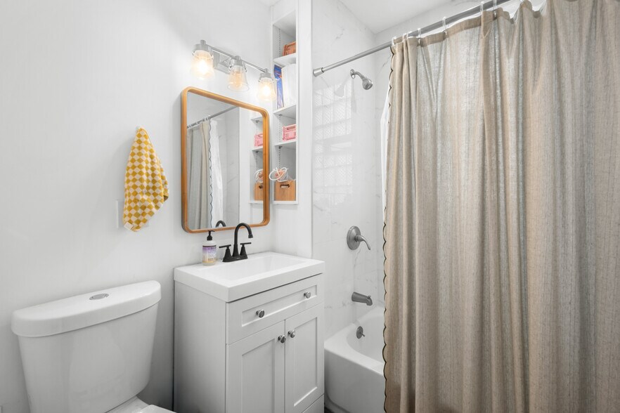 More Photos Of 1133 N Winchester Ave, Chicago Apartments For Sale