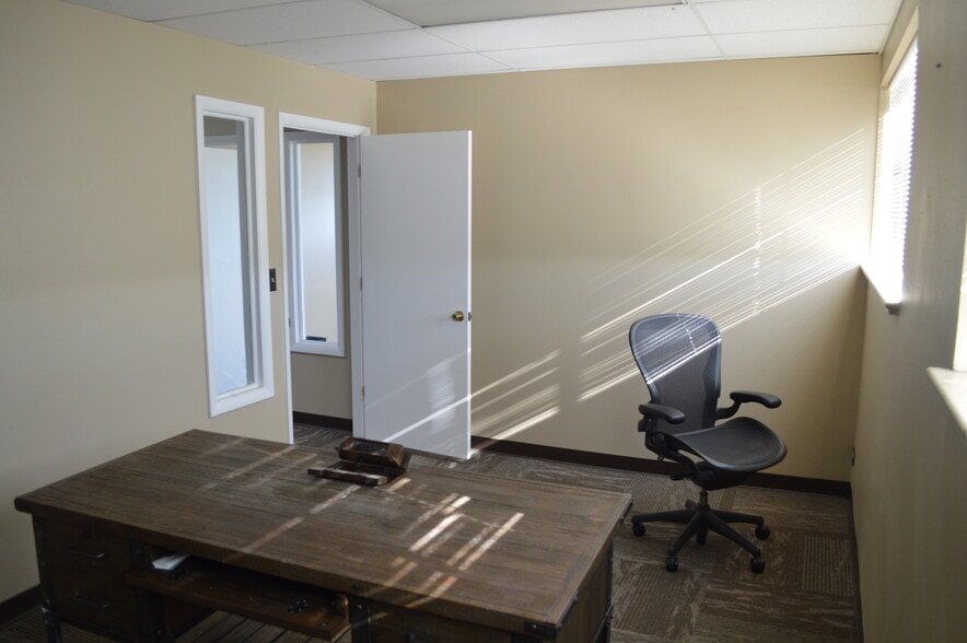 More Photos Of 1100 W Littleton Blvd, Littleton Loft Creative Space For Sale