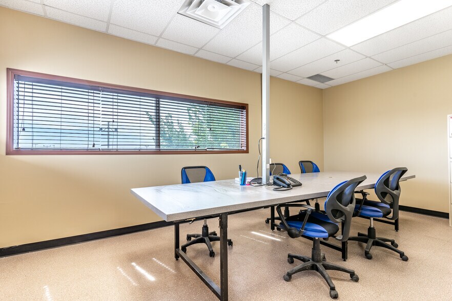 More Photos Of 5555 51st Ave SE, Calgary Warehouse For Sale