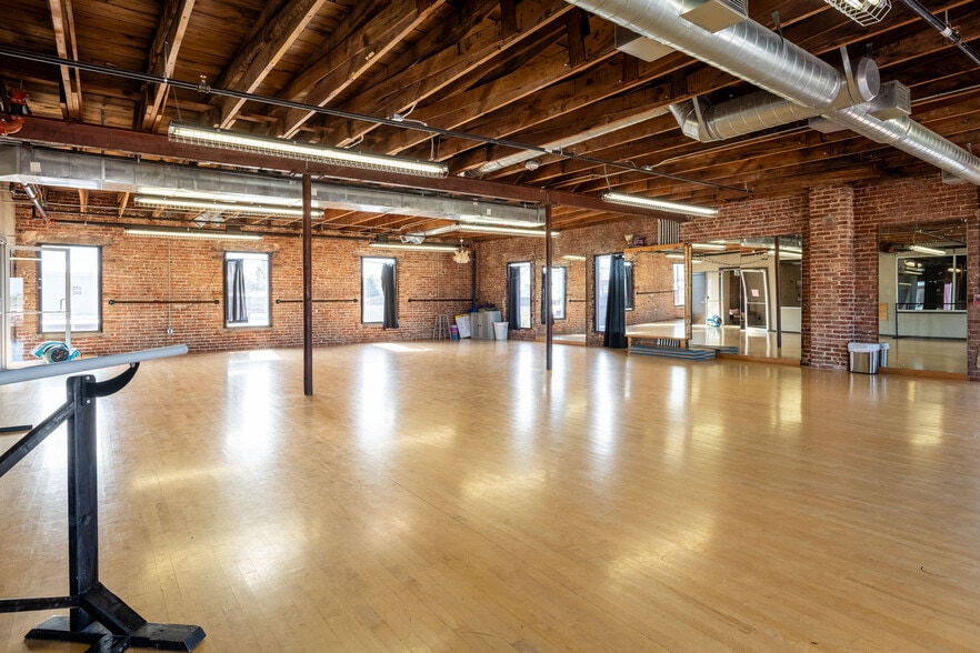 More Photos Of 200 N Armstrong St, Bixby Storefront For Sale