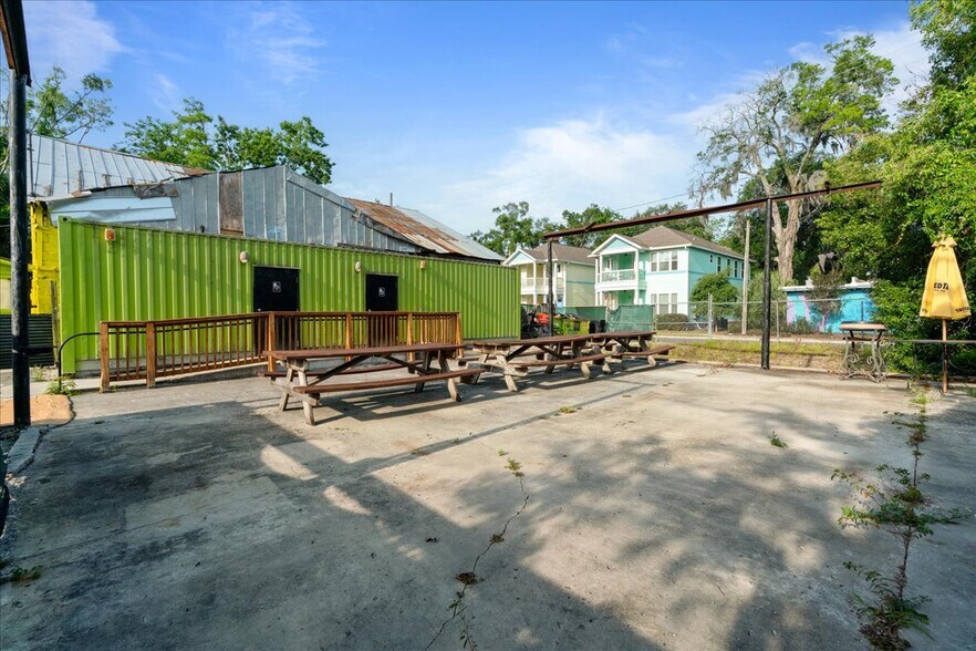 More Photos Of 514 N Main St, Gainesville Service For Lease