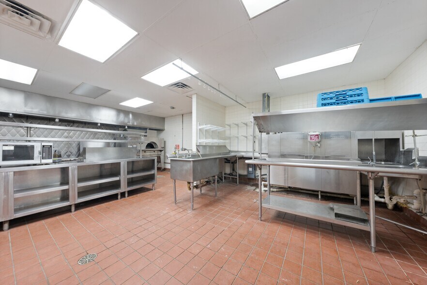 More Photos Of 1530 Cleveland Rd, Sandusky Hotel For Sale