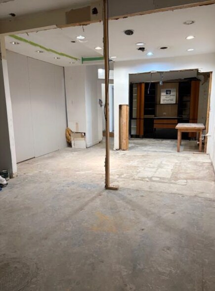 More Photos Of 519 - B 4th St, Wilmette Storefront For Lease