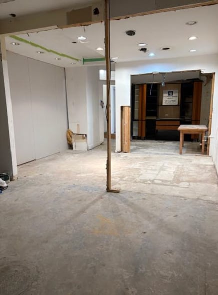 More Photos Of 521 4th St, Wilmette Storefront For Lease