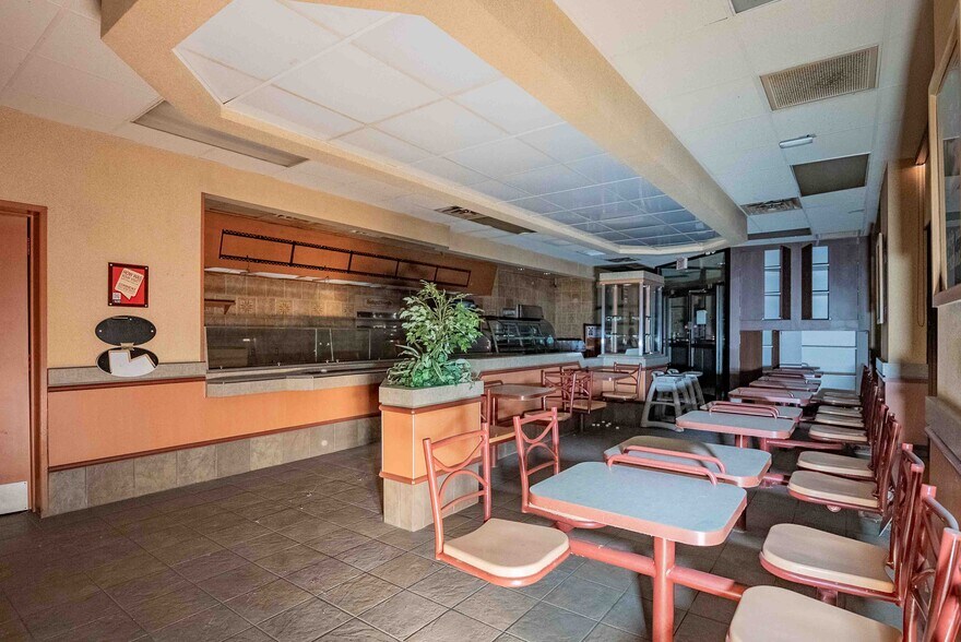 More Photos Of 1181 Notre Dame Av, Sudbury Restaurant For Lease