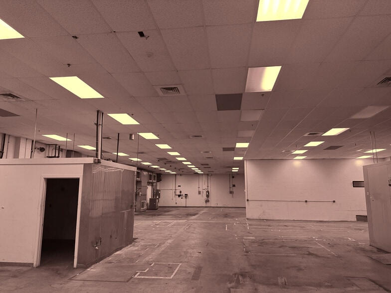 More Photos Of 610 W Church Ave, York Flex For Lease