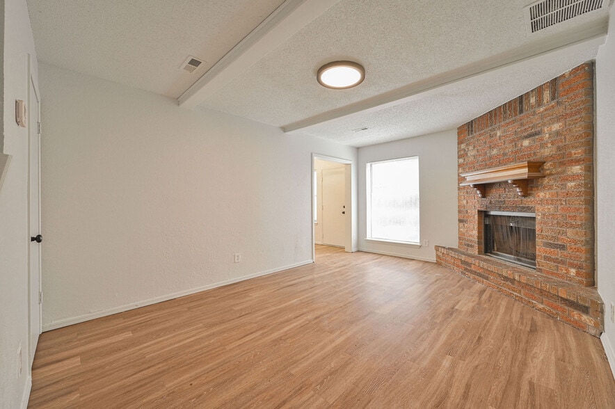 More Photos Of 8300 NW 10th St, Oklahoma City Apartments For Sale